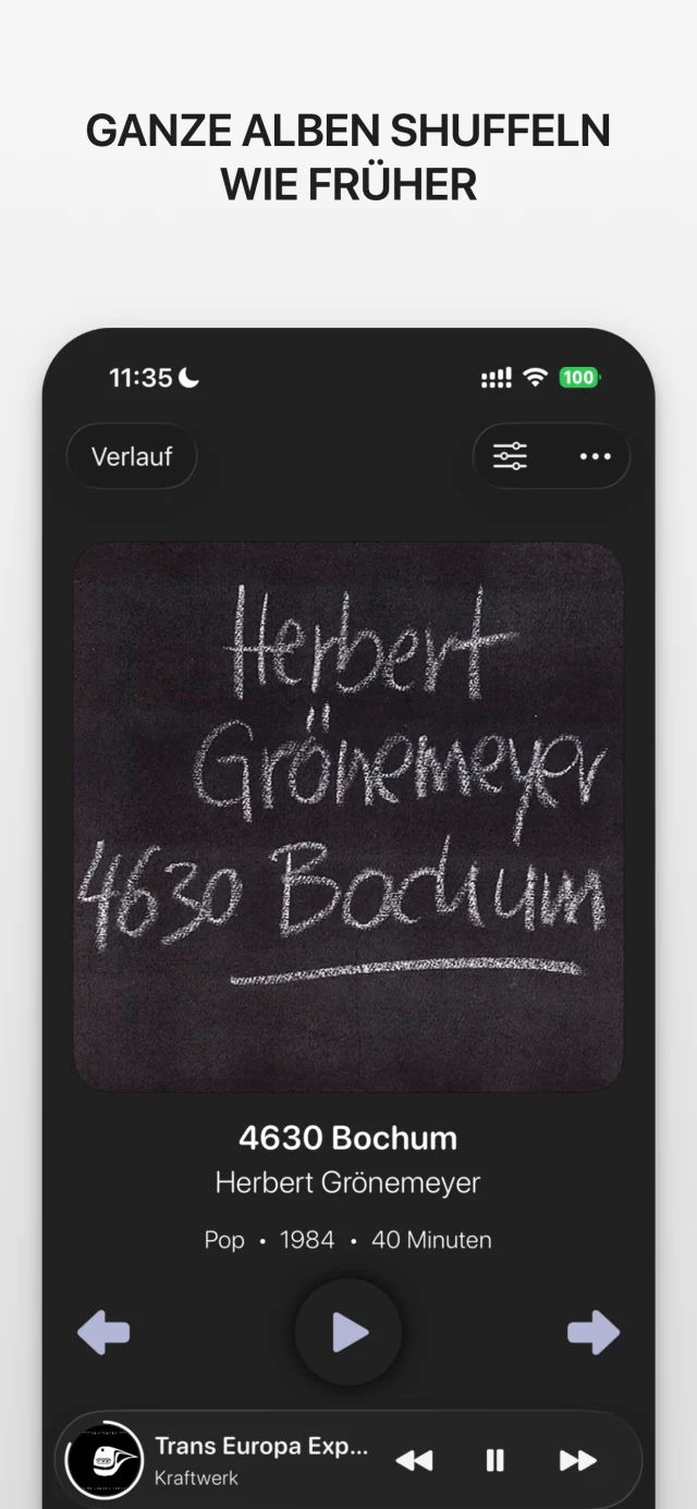Screenshot der iana-App mit der Überschrift „Ganze Alben shuffeln wie früher“. Der Player zeigt ein großes Albumcover und Pfeile, um zum vorherigen oder nächsten Album zu springen.